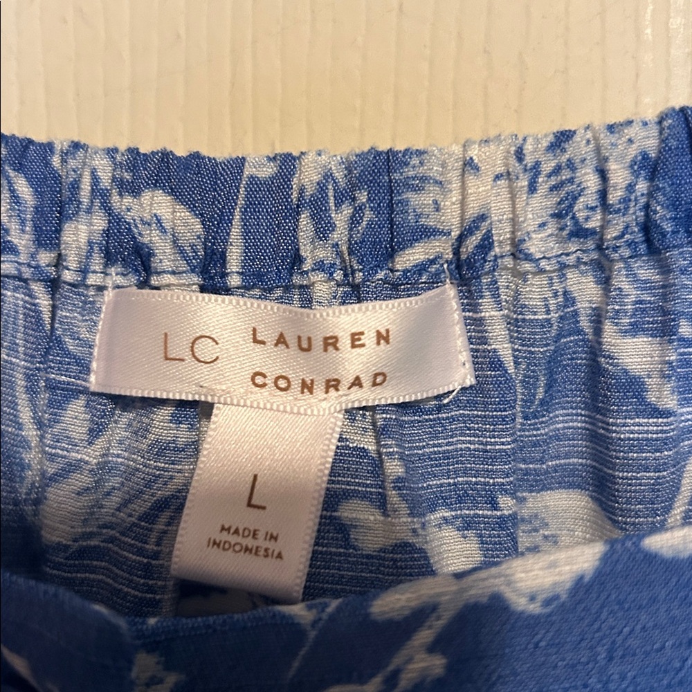 LC Lauren Conrad Top Size Large Blue Floral - Picture 5 of 8
